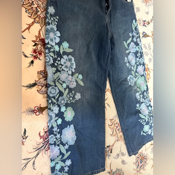 We the free Floral Embroidered Blue Jeans 🍬🫐🍬 - Picture 13 of 16
